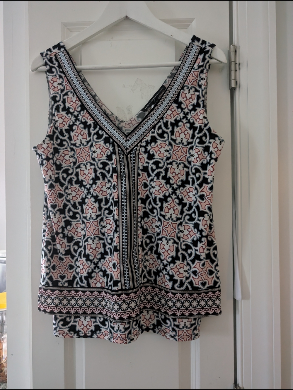 Pretty White House Black Market Bohemian V Neck Top Blouse Small